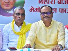 गठबंधन के बाद पहली बार मंच पर साथ नजर आए ओपी राजभर और ब्रजेश पाठक, तस्वीरों में दिखी 'पुरानी मित्रता'