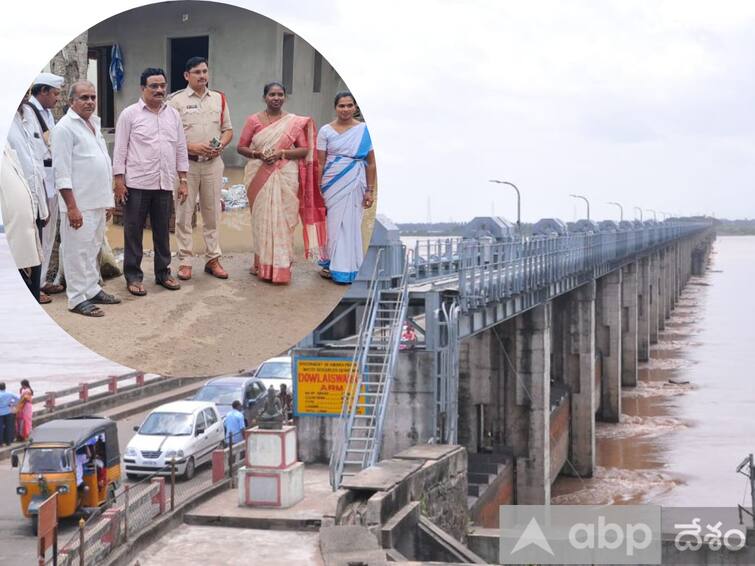 Godavari Flood News Second emergency alert issued at Dhavaleswaram Camps set up in Lankan villages Godavari Flood : ధవళేశ్వరం వద్ద రెండో ప్రమాద హెచ్చరిక జారీ- లంక గ్రామాల్లో శిబిరాలు ఏర్పాటు