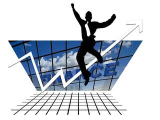 Raamdeo Agrawal: ఆదాయం, ఆనందం.. రెండూ లభించే స్టాక్స్‌ ఇవి!