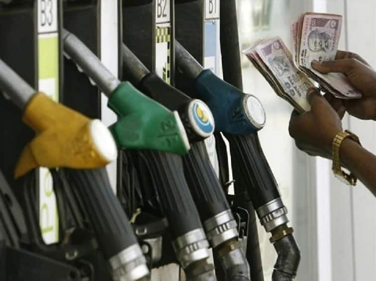 Petrol and Diesel Price Today in India 20th August 2023 Petrol and Diesel Rate Today in mumbai Delhi Bangalore Chennai Hyderabad and More Cities Petrol Diesel price In Metro Cities Petrol-Diesel Price Today: महाराष्ट्रातील काही जिल्ह्यांत पेट्रोल-डिझेलच्या किमतींत किरकोळ बदल; जाणून घ्या आजचे दर