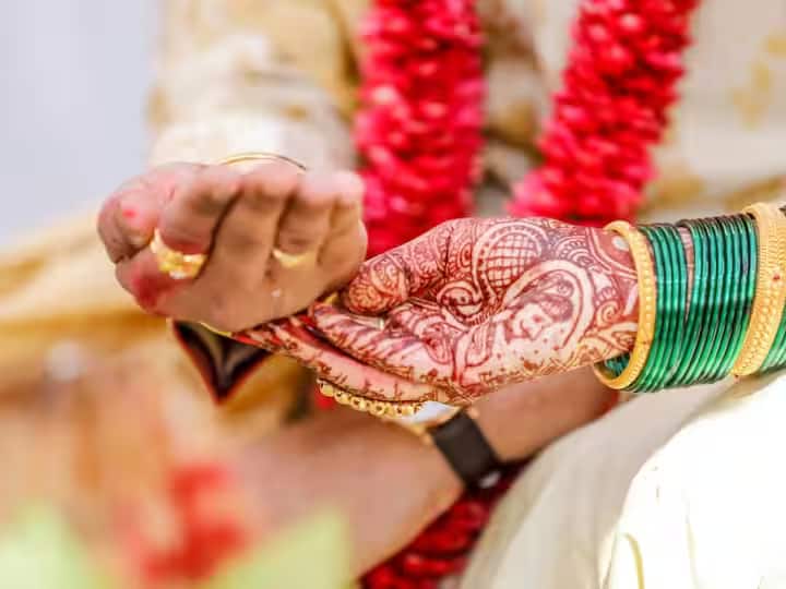 Cross Border Marriage Sri Lankan Woman Vikneshwariy Sivakumara Married Andhra Pradesh Man D Lakasamanudu