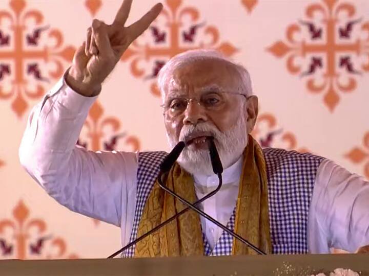 सर्वे में पीएम के चेहरे को लेकर भी सवाल किया गया. पूछा गया कि प्रधानमंत्री नरेंद्र मोदी और कांग्रेस नेता राहुल गांधी में से किसी एक को डायरेक्ट पीएम चुनना हो तो किसे चुनेंगे? इस पर 70 फीसदी लोगों ने पीएम मोदी का नाम लिया.