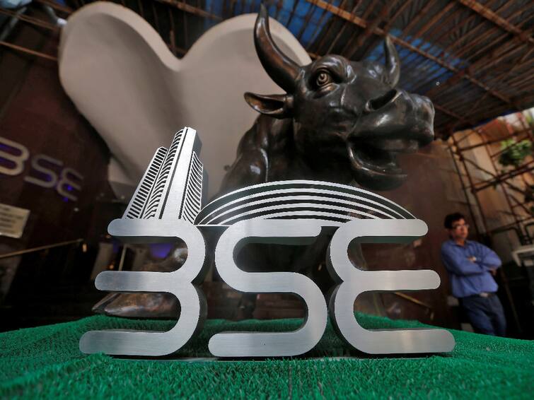 Stock Market Closing 28th July 2023 sensex down 107 pts midcap stocks shine Stock Market Closing: સપ્તાહના અંતિમ કારોબારી દિવસે પણ ઘટાડા સાથે બંધ રહ્યું માર્કેટ, મિડ કેપ શેરમાં તેજી