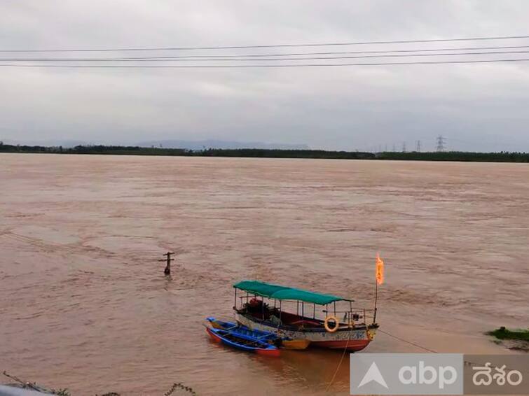 High alert for people of Godavari coastal area  flood likely to increase in three days గోదావరి తీర ప్రాంత ప్రజలకు హై అలర్ట్- మూడు రోజుల్లో వరద మరింత పెరిగే అవకాశం