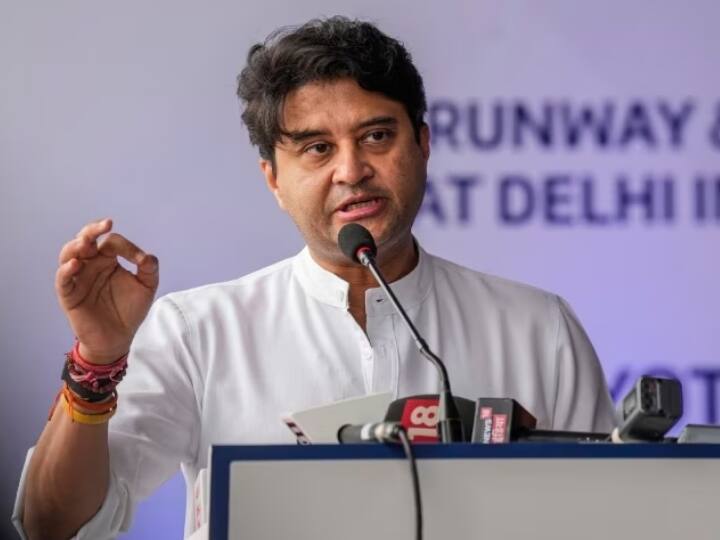 MP Politics: सिंधिया ने कहा- दिग्विजय के कार्यकाल में नहीं होती थी लड़कों की शादियां, जयवर्धन सिंह का जवाब- जो राजा महाराजा थे वो... Digvijay Singh Son Jaivardhan Singh reply of Jyotiraditya Scindia attack Congress Government ANN MP Politics: सिंधिया ने कहा- दिग्विजय के कार्यकाल में नहीं होती थी लड़कों की शादियां, जयवर्धन सिंह का जवाब- जो राजा महाराजा थे वो...