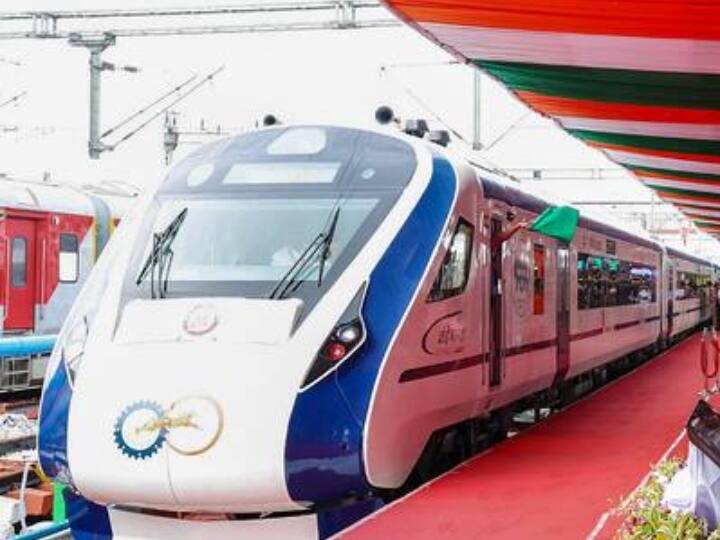 Vande Bharat Express Cockroach found in Food paratha Indian railways Claims action against contractor Ann Vande Bharat: वंदे भारत ट्रेन के खाने में मिला कॉक्रोच, यात्रियों ने जताई नाराजगी, रेलवे का दावा- ठेकेदार पर होगी कार्रवाई