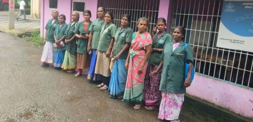 Kerala: કેરળમાં 11 મહિલાઓએ 25-25 રૂપિયા ભેગા કરી ખરીદી લોટરીની ટિકિટ, લાગ્યો 10 કરોડ રૂપિયાનો જેકપોટ Kerala: 11 women civic body workers win ₹10-cr bumper lottery Kerala: કેરળમાં 11 મહિલાઓએ 25-25 રૂપિયા ભેગા કરી ખરીદી લોટરીની ટિકિટ, લાગ્યો 10 કરોડ રૂપિયાનો જેકપોટ