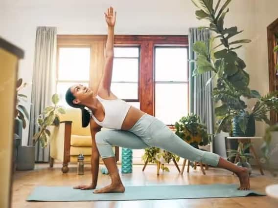 Fitness Tips : पावसात तुम्हालाही GYM ला जाता येत नाहीये? काळजी करू नका, रोज फक्त 'हे' 5 वर्कआउट करा Fitness Tips : पावसात तुम्हालाही GYM ला जाता येत नाहीये? काळजी करू नका, रोज फक्त 'हे' 5 वर्कआउट करा