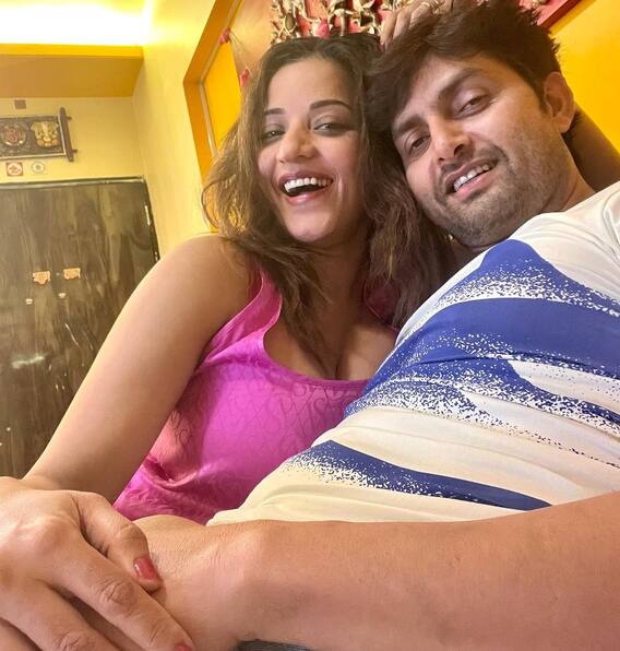 पति के बर्थडे पर हद से ज्यादा रोमांटिक हुईं भोजपुरी हसीना मोनालिसा, शेयर की लिप लॉक करते हुए तस्वीर पति के बर्थडे पर हद से ज्यादा रोमांटिक हुईं भोजपुरी हसीना मोनालिसा, शेयर की लिप लॉक करते हुए तस्वीर