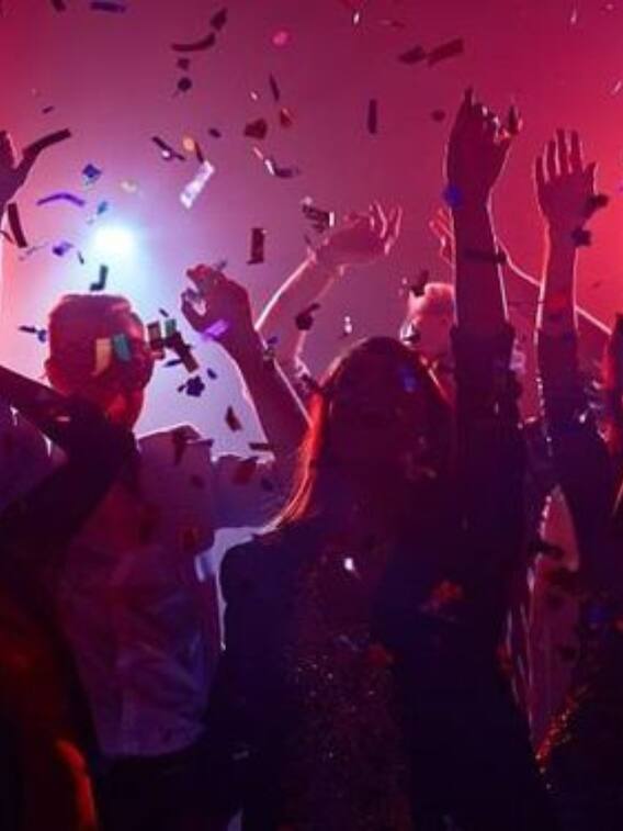 इन 10 शहरों की बेस्ट है नाइटलाइफ