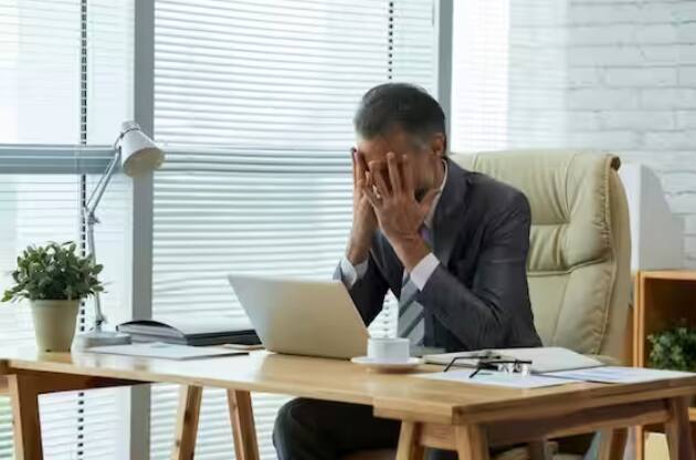 ਡਬਲ ਸ਼ਿਫਟ ਕਰਨ ਨਾਲ ਵਿਅਕਤੀ ਦੀ ਬਾਇਓਲਾਜੀਕਲ ਕਲਾਕ ਪ੍ਰਭਾਵਿਤ ਹੋ ਸਕਦੀ ਹੈ। ਇਸ ਨਾਲ ਨੀਂਦ ਨਾ ਆਉਣ ਦੀ ਸਮੱਸਿਆ ਹੋ ਸਕਦੀ ਹੈ। ਇਸ ਕਾਰਨ ਦਿਲ ਦੀਆਂ ਬਿਮਾਰੀਆਂ ਦਾ ਖਤਰਾ ਵੀ ਕਾਫੀ ਹੱਦ ਤੱਕ ਵੱਧ ਜਾਂਦਾ ਹੈ।