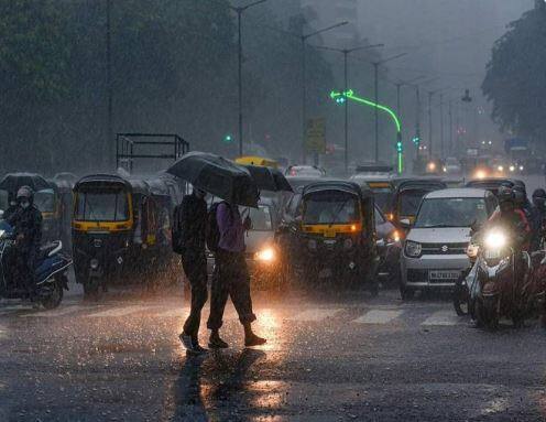 Maharashtra Rain news heavy rain in maharashtra imd weather updates bmc Maharashtra Rain : आज कोकणासह पश्चिम महाराष्ट्रात पावसाचा ऑरेंज अलर्ट, तर विदर्भात यलो अलर्ट; वाचा हवामान विभागाचा अंदाज