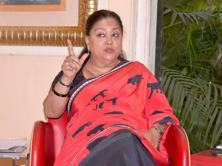 सर्वे में अशोक गहलोत के बाद दूसरे नबंर पर बीजेपी नेता और पूर्व सीएम वसुंधरा राजे का नाम आया. वसुंधरा राजे को 25 प्रतिशत लोगों ने मुख्यमंत्री पद की पसंद बताया.