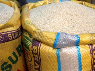 Rice crisis: ਦੁਕਾਨਾਂ ਤੋਂ NRI ਕਿਉਂ ਲੁੱਟ ਰਹੇ ਚੌਲਾਂ ਦੀਆਂ ਬੋਰੀਆਂ, ਵੀਡੀਓ ‘ਚ ਦੇਖੋ ਪੂਰਾ ਸੱਚ