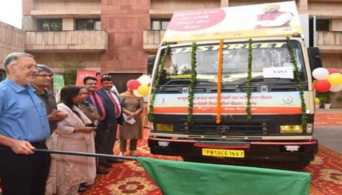 7 IEC vans to people aware about Ayushman Bharat Mukhya Mantri Health Insurance Scheme ਆਯੂਸ਼ਮਾਨ ਭਾਰਤ ਮੁੱਖ ਮੰਤਰੀ ਸਿਹਤ ਬੀਮਾ ਯੋਜਨਾ ਬਾਰੇ ਲੋਕਾਂ ਨੂੰ ਜਾਗਰੂਕ ਕਰਨ ਲਈ 7 ਆਈ.ਈ.ਸੀ. ਵੈਨਾਂ ਰਵਾਨਾ