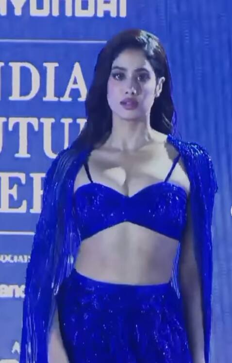 தற்போது இவரது இந்த புகைப்படங்கள் இண்டெர்நெட்டில் வைரலாகி வருகிறது.