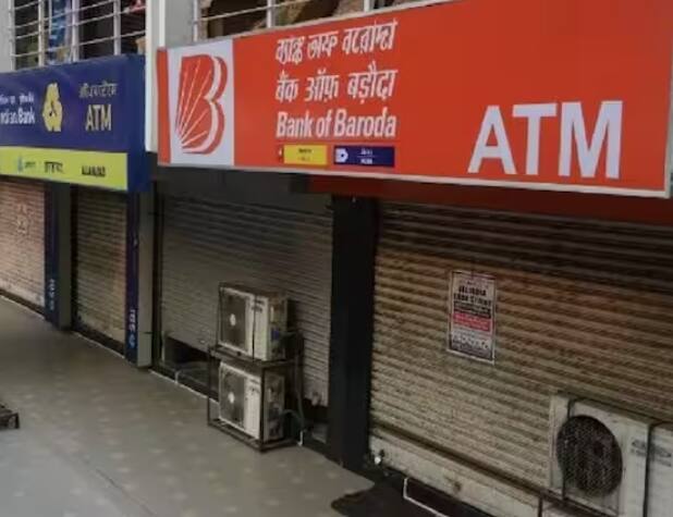 ਜੇਕਰ ਅਗਸਤ ਮਹੀਨੇ 'ਚ ਤੁਹਾਡਾ ਬੈਂਕ ਨਾਲ ਜੁੜਿਆ ਕੋਈ ਜ਼ਰੂਰੀ ਕੰਮ ਹੈ ਤਾਂ ਧਿਆਨ ਰੱਖੋ ਕਿ ਇਸ ਮਹੀਨੇ ਕੁੱਲ 14 ਦਿਨ ਬੈਂਕ ਬੰਦ ਰਹਿਣਗੇ। ਇਸ ਵਿੱਚ ਸ਼ਨੀਵਾਰ ਅਤੇ ਐਤਵਾਰ ਦੀਆਂ ਛੁੱਟੀਆਂ ਵੀ ਸ਼ਾਮਲ ਹਨ।