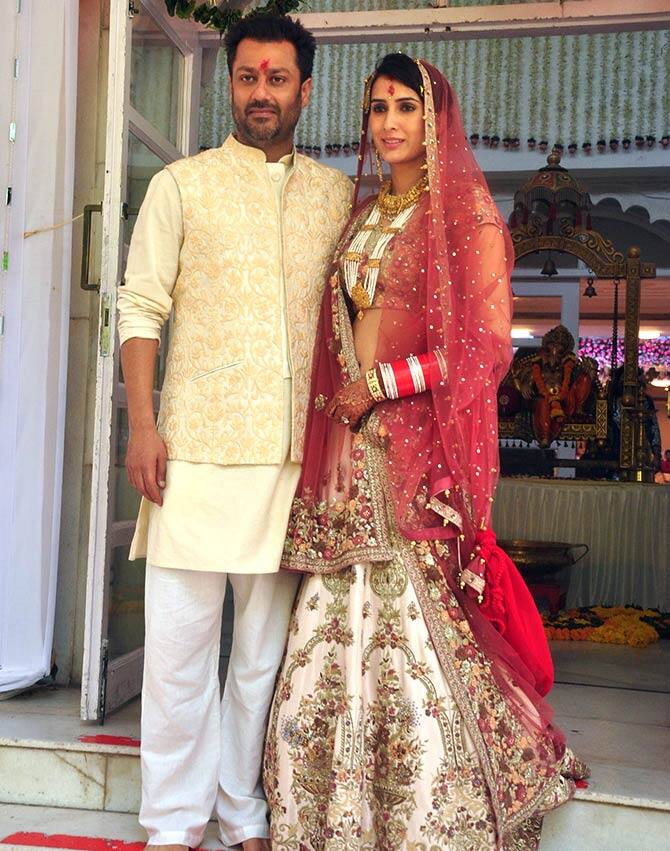 रॉक ऑन, काई पो छे, केदारनाथ जैसी फिल्में बनाने वाले अभिषेक कपूर ने अपनी लॉन्ग टाइम गर्लफ्रेंड प्रज्ञा यादव से शादी की है. प्रज्ञा एक स्वीडिश एक्ट्रेस हैं.