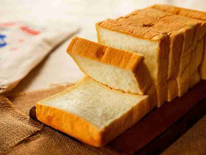 ब्रेड हा बर्‍याच लोकांसाठी नाश्त्याचा एक आवश्यक भाग आहे. काही लोक बटर किंवा जाम लावून खातात तर काही लोकांना चहासोबत ब्रेड खायला आवडते.