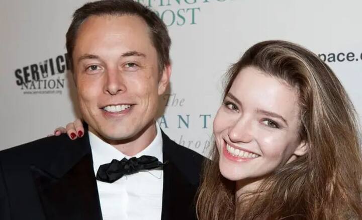 কিন্তু ২০১২ সালে বিবাহবিচ্ছেদের আবেদন জানান টালুলা। সেই সময় প্রায় ১৩ কোটি টাকার বিনিময়ে বিবাহবিচ্ছেদ হয় টালুলা এবং মাস্কের। সেই সময় ট্যুইটারে মাস্ক লিখেছিলেন, ‘অসম্ভব সুন্দর চারটি বছর কাটিয়েছি তোমার সঙ্গে। সারাজীবন তোমাকে ভালবাসব। একদিন তোমাকে পেয়ে সুখী হবে কেউ’।