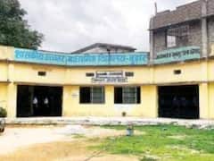 स्वामी आत्मानंद स्कूलों की हालत खराब, लंबे समय से चल रहे कंस्ट्रक्शन की वजह से बच्चों की पढ़ाई प्रभावित