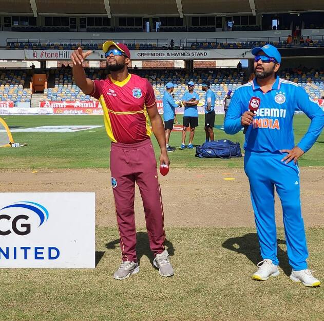 வெஸ்ட் இண்டீஸ் -இந்திய அணிக்கு இடையிலான முதல் ஒருநாள் போட்டி நேற்று தொடங்கியது. இதில் டாஸ் வென்ற இந்தியா முதலில் பந்துவீச்சை தேர்வு செய்தது.