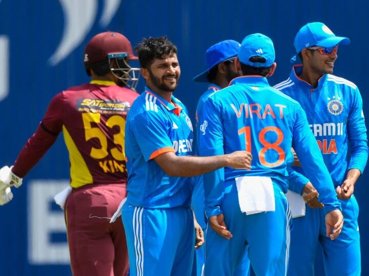 IND vs WI: Indian bowlers dominated first ODI 7 West Indies batsmen could not cross double digit score IND vs WI: पहले वनडे में भारतीय गेंदबाजों का रहा दबदबा, दहाई का आंकड़ा नहीं पार कर सके वेस्टइंडीज के 7 बल्लेबाज