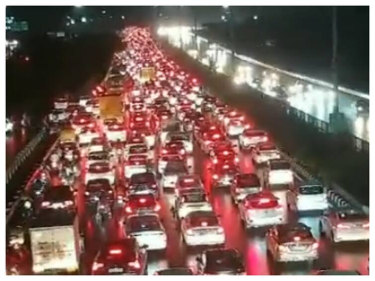 WATCH: Massive Traffic Snarl On Delhi-Jaipur Expressway After Rain Lashes National Capital WATCH: Massive Traffic Snarl On Delhi-Jaipur Expressway After Rain Lashes National Capital