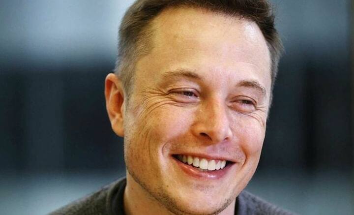 কিন্তু ব্রেকফাস্ট শেষ হওয়ার পর একসঙ্গে লাঞ্চ সারতে আমন্ত্রণ জানান। লাঞ্চ মিটে যাওয়ার পর ডিনার। এর পর নিজের হোটেলে টালুলাকে ডেকে পাঠান মাস্ক। এর পরের সাক্ষাতে রাতভর রকেট, মহাকাশ নিয়ে তৈরি ভিডিও দেখান।