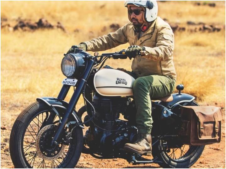 Royal Enfield Bobber 350 is spotted on road during the testing Royal Enfield Bobber 350: टेस्टिंग के दौरान स्पॉट हुई रॉयल एनफील्ड बॉबर 350, जानिए इससे जुड़ी 5 बड़ी बातें 