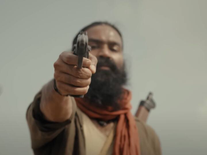 काही दिवसांपूर्वी धनुषनं त्याच्या 'कॅप्टन मिलर' या चित्रपटामधील लूकचा फोटो शेअर केला होता. या फोटोवर नेटकऱ्यांनी लाइक्स आणि कमेंट्सचा वर्षाव केला.