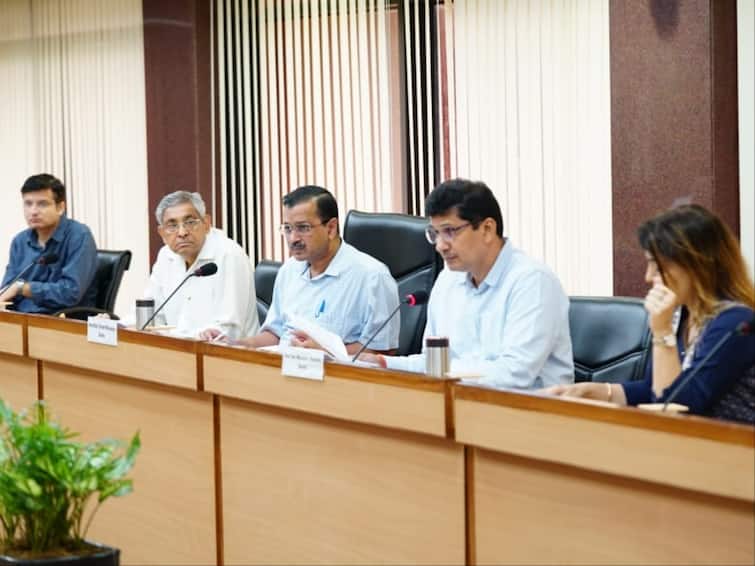 Delhi CM Kejriwal Chairs Meet Amid Rising Dengue Cases In City Due To Heavy Rain Delhi CM Kejriwal Chairs Meet Amid Rising Dengue Cases In City Due To Heavy Rain