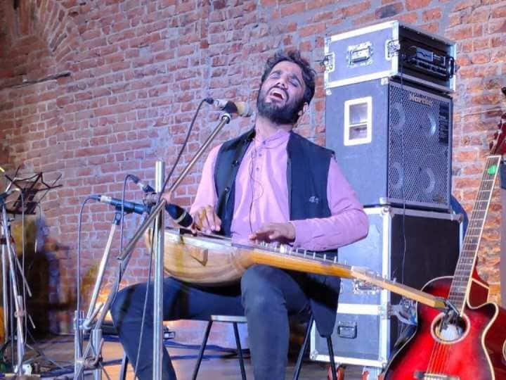 'हिंदी बोले' के सिंगर Kavish Seth ने एक्स-गर्लफ्रेंड के नाम पर बनाया म्यूजिकल इंस्ट्रूमेंट नूरी, कहा- प्रेमभाव बने रहना चाहिए Kavita Seth Son Kavish Seth Hindi Bole Singer made musical instrument Noori on her ex girlfriend nickname 'हिंदी बोले' के सिंगर Kavish Seth ने एक्स-गर्लफ्रेंड के नाम पर बनाया म्यूजिकल इंस्ट्रूमेंट नूरी, कहा- प्रेमभाव बने रहना चाहिए