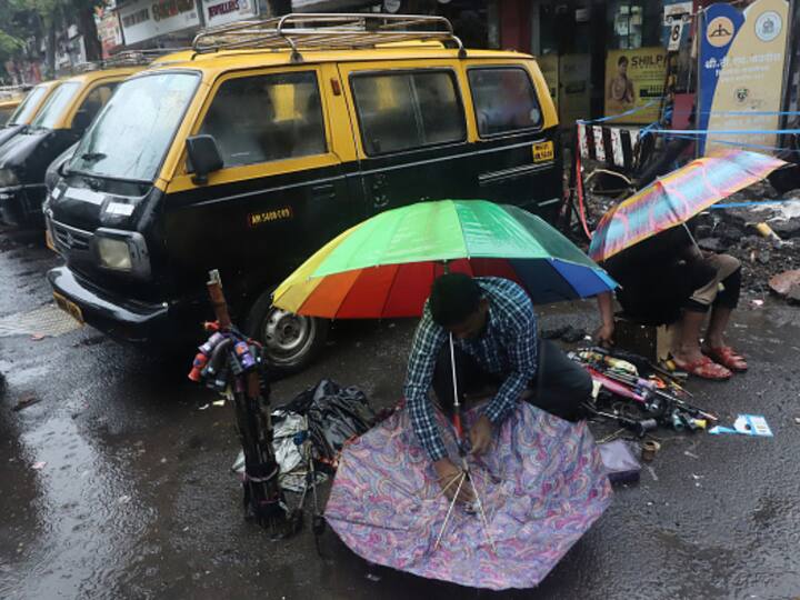 After heavy rains in Mumbai and its suburbs in the past couple of days, the intensity of rainfall reduced on Friday. The city saw only occasional spells of moderate to heavy showers till noon. (Image Source: Getty)