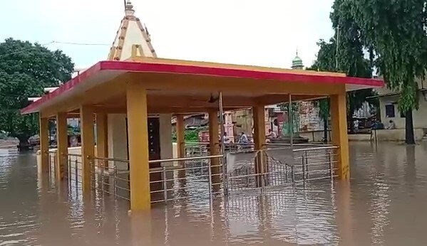 Valsad Rain: વલસાડના કપરાડામાં 7 ઈંચ વરસાદથી અનેક વિસ્તારો થયા જળમગ્ન