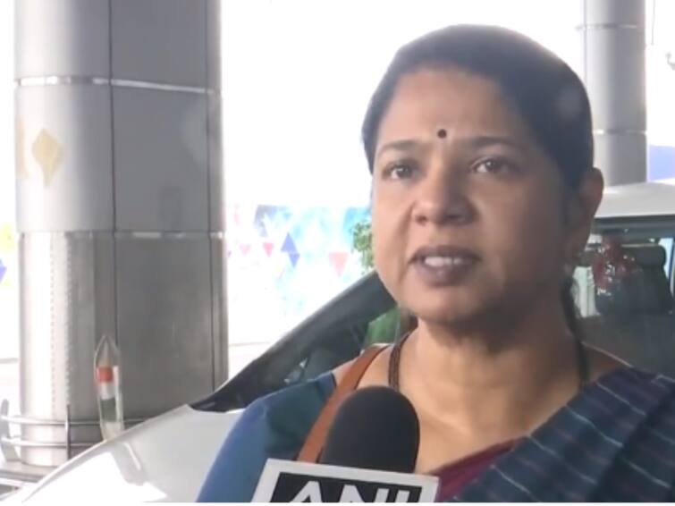 DMK MP Kanimozhi, 20 Oppn MPs Land In Manipur To Express Solidarity With People Affected Due To Violence DMK MP Kanimozhi, 20 Oppn MPs Land In Manipur To Express Solidarity With People Affected Due To Violence