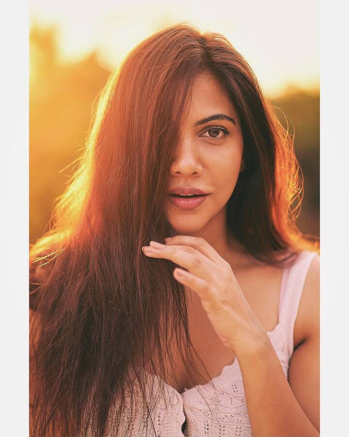 మడోనా సెబాస్టియన్ లేటెస్ట్ ఫోటోలను ఇక్కడ చూడండి.