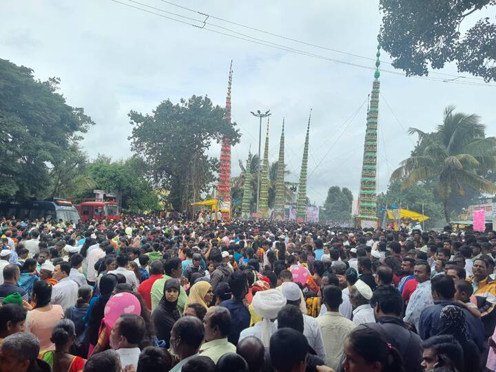 मुस्लिम धर्मीयांच्या बकरी ईद नंतर या ताबूत बांधणीच्या कामाला सुरवात होते.