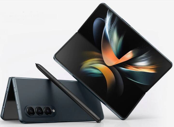 Samsung Galaxy Z Fold 4 :सैमसंग का यह फोल्डेबल फोन भी आप चाहें तो खरीद सकते हैं. इसकी (12GB RAM, 256GB स्टोरेज वैरिएंट) कीमत अमेजन पर फिलहाल 1,54,998 रुपये है. इसमें 7.6 इंच मेन और 6.2 इंच कवर डिस्प्ले है.