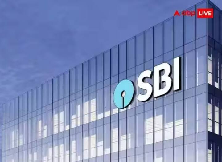 SBIની અમૃત કલશ યોજનામાં રોકાણ કરવાની છેલ્લી તારીખ 15 ઓગસ્ટ, 2023 છે. આ 400 દિવસની વિશેષ FD સ્કીમ સ્કીમ છે, જેમાં સામાન્ય લોકોને 7.1 ટકા અને વરિષ્ઠ નાગરિકોને રોકાણ પર 7.6 ટકા વ્યાજ મળશે.