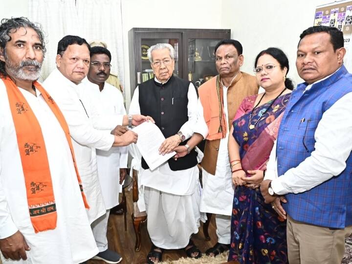 Chhattisgarh Former BJP MLAs face life threat from Naxalites, Submit memorandum to Governor Vishwabhushan Harichandan ANN Chhattisgarh: बीजेपी के पूर्व विधायकों को नक्सलियों से जान का खतरा, राज्यपाल को ज्ञापन सौंप की ये मांग