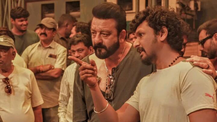 'ஆண்டனி தாஸ் என்பது சஞ்சய் தத்தான்’என்று ஒரு சிலரும், ‘இல்லை இல்லை இது விஜய்யின் ஆல்டர் ஈகோவின் பெயர்’என்று சிலரும் கூறிவருகின்றனர்.