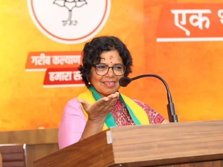 BJP National Secretary Vijaya Rahatkar Political Career उपजिल्हाधिकारी पदाची नोकरी सोडून राजकारणात येण्याचा निर्णय; नगरसेविका ते राष्ट्रीय सचिव, कोण आहेत विजया रहाटकर?