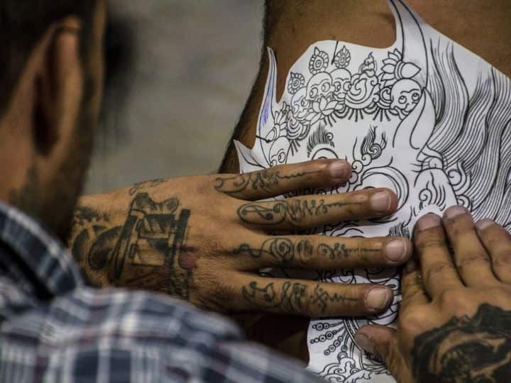 Do not make tattoo in this part of the body even by mistake pain will be out of tolerance शरीर के इस हिस्से में भूल कर भी टैटू ना बनवाएं, बर्दाश्त से बाहर होगा दर्द