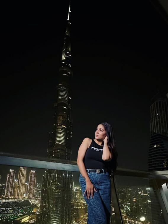 दुबई में  देसी  क्वीन सपना चौधरी बनी ग्लैमर डॉल