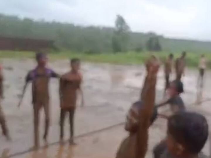 प्रत्यक्ष मैदानात येऊन खेळण्याचा संबंध खूपच कमी झाला आहे.