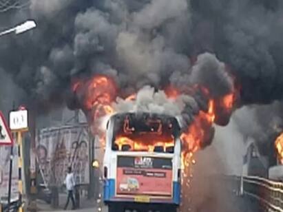 KSRTC bus catches fire in thiruvananthapuram no casualties Bus Fire: ஓடும்போது தீப்பற்றி எரிந்த பேருந்து.. சாமர்த்தியமாக பயணிகளை காப்பாற்றிய ஓட்டுநர்...!