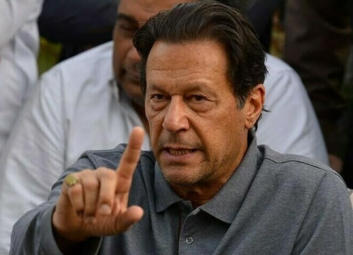 ‘इमरान खान ने पूरा किया होता कार्यकाल तो देश हो जाता बर्बाद’, पाकिस्तानी अधिकारी ने किया दावा