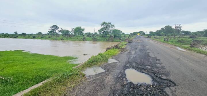 कृषी विभागाच्या आकडेवारीनुसार वर्ध्यात तब्बल 13 हजार 932 हेकटर शेती क्षेत्रात पिकाचे नुकसान झाले.