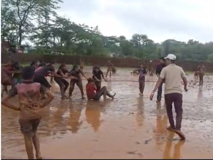 मुलं मैदानात रमल्याने शिक्षकही चांगलेच आनंदी झाल्याचे दिसून आले.